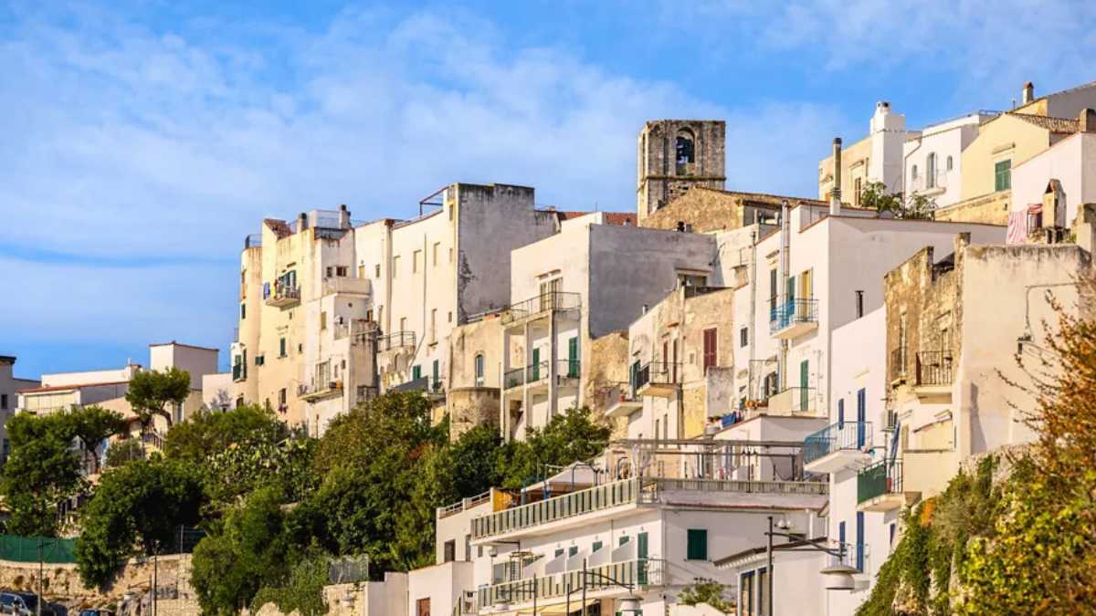 Sentieri panoramici tra mare e Foresta Umbra vicino a Peschici